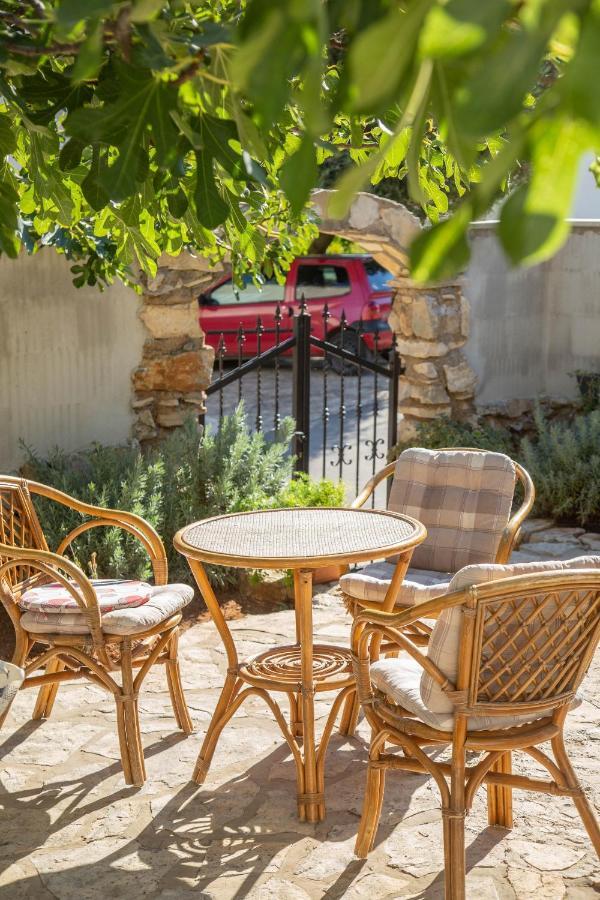 Apartments By The Sea Milna, Vis - 8895 Рукавац Экстерьер фото